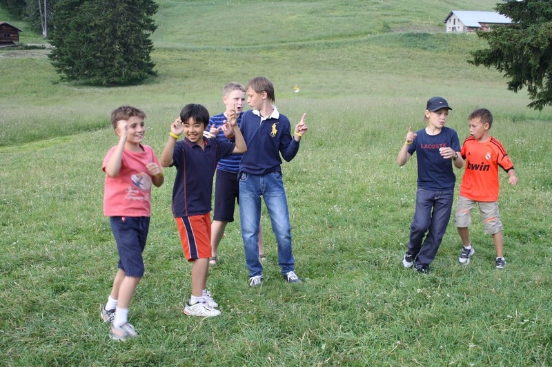 Village Camps International Summer Camp Leysin, Switzerland 2025-08-09 https://www.villagecamps.com/journals_admin/images/691-14-campfire yellows (69).jpg